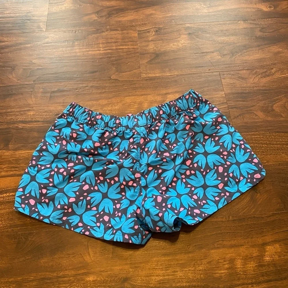 Patagonia Barely Baggies 2.5" Shorts
Pollen Confetti: Dolomite Blue
Size Small - Picture 1 of 6